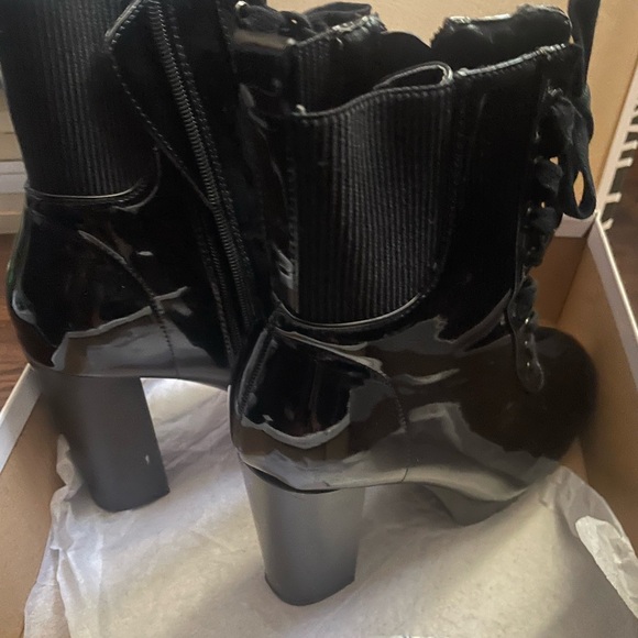 Diva Lounge Boots - Picture 4 of 10